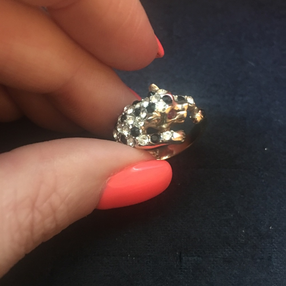 Tiger ring